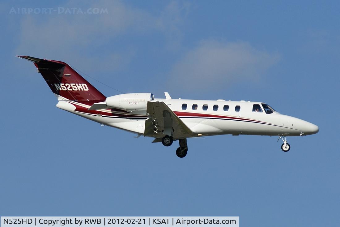 N525HD, 2006 Cessna 525A CitationJet CJ2+ C/N 525A-0301, On approach 12R