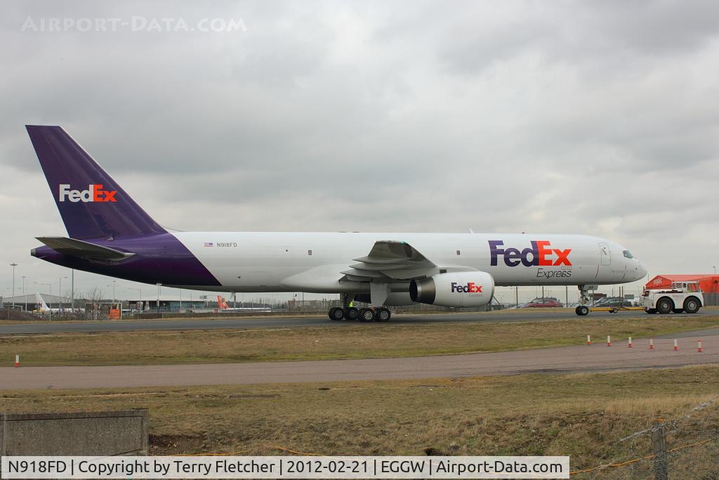 N918FD, 1989 Boeing 757-23A C/N 24290, Fed Ex Boeing 757-23A, c/n: 24290being towed to the engine run bay after maintenance at Luton