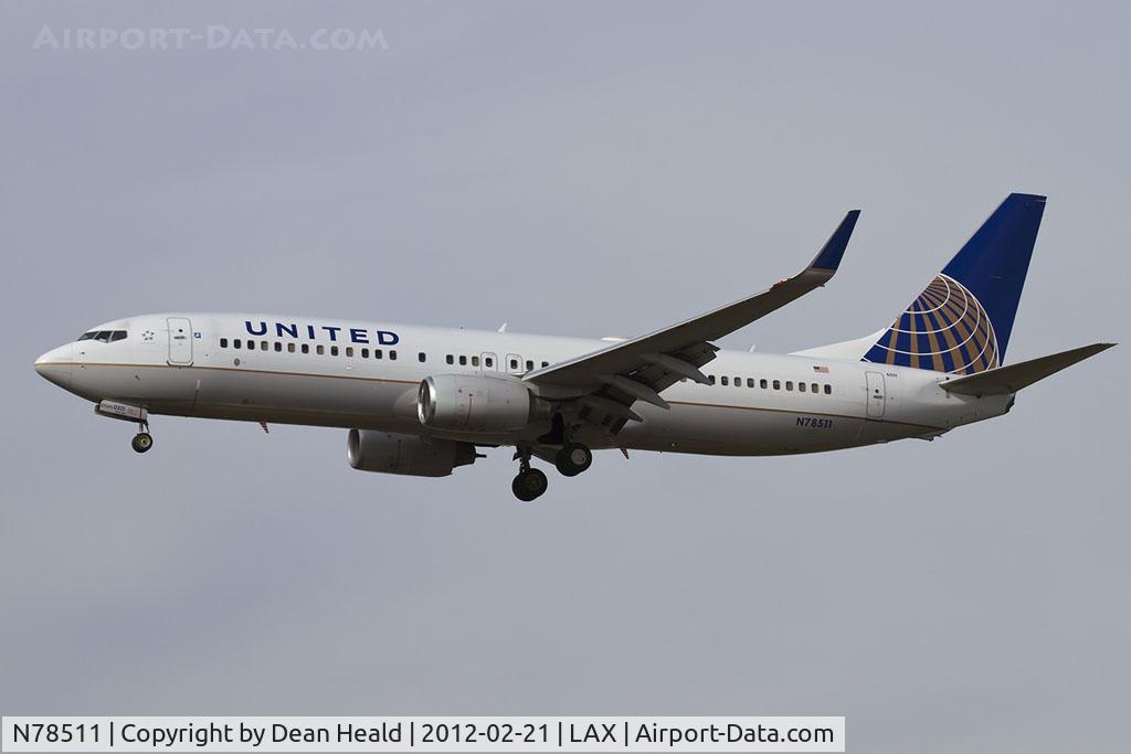 N78511, 2008 Boeing 737-824 C/N 33459, United Airlines N78511 (FLT UAL1511) from Houston Bush Intercontinental Airport (KIAH) on short final to RWY 25L.