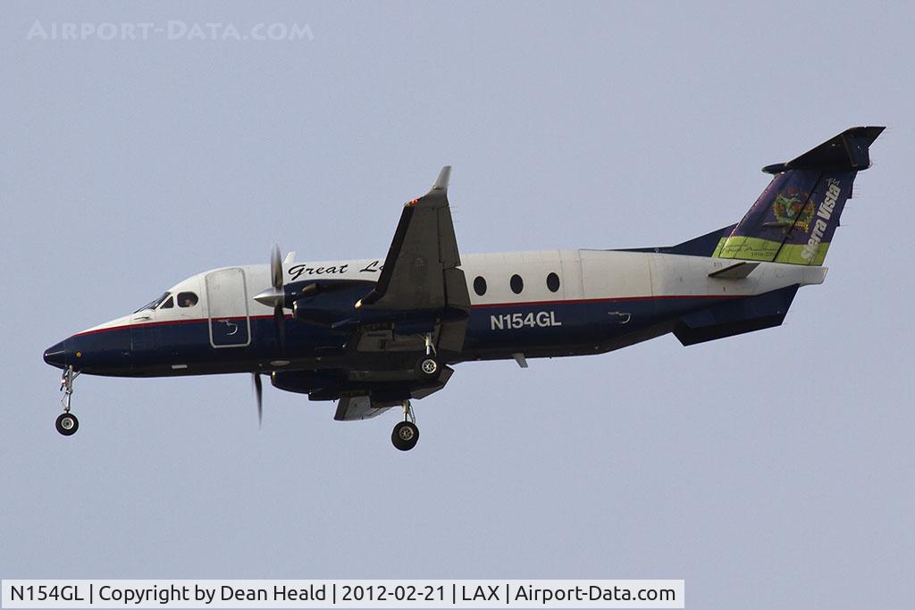 N154GL, 1995 Beech 1900D C/N UE-154, Great Lakes Airlines N154GL (FLT GLA167) from Visalia Municipal (KVIS) on short final to RWY 24R.