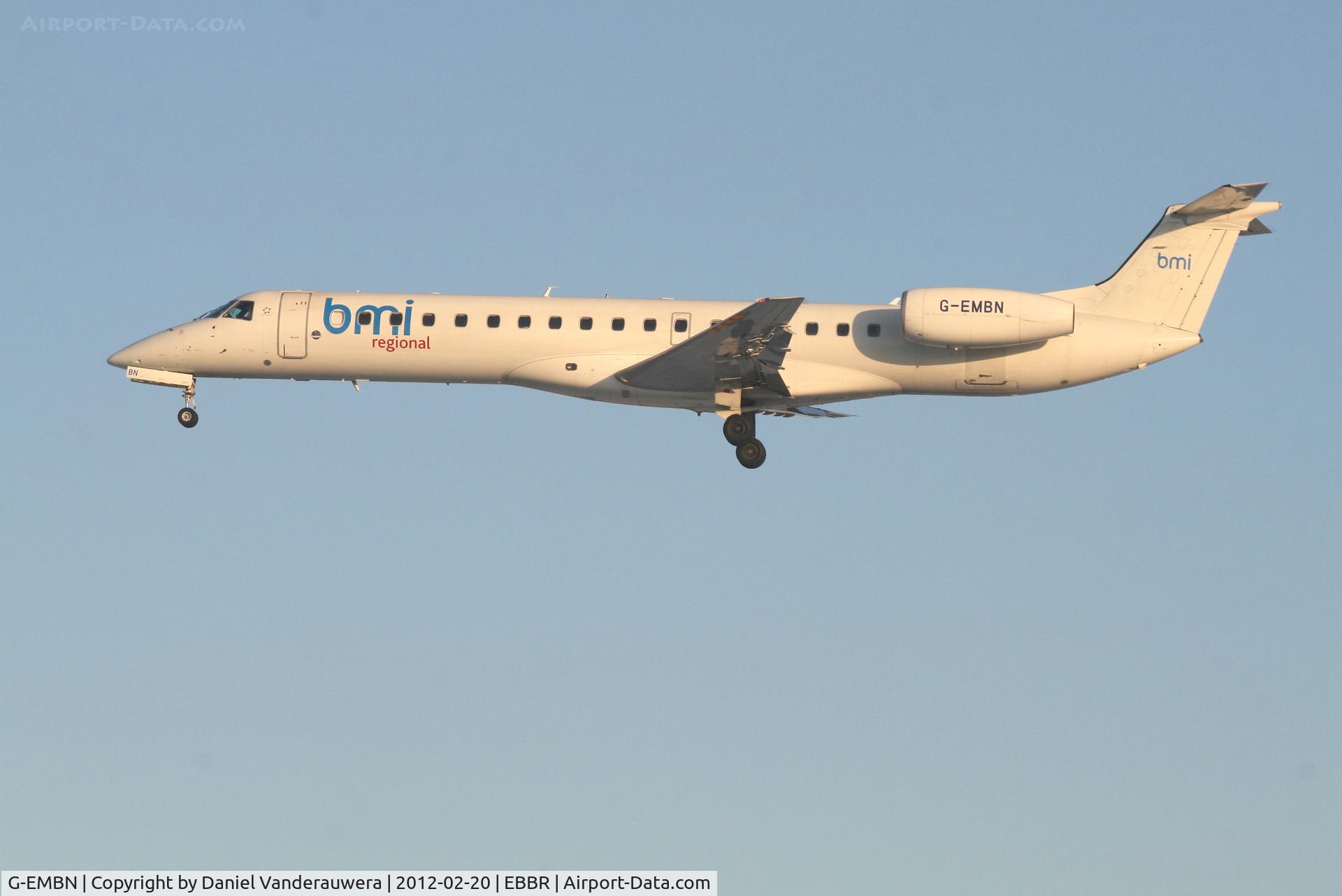 G-EMBN, 2000 Embraer EMB-145EP (ERJ-145EP) C/N 145201, Arrival of flight SN2194 to RWY 25L