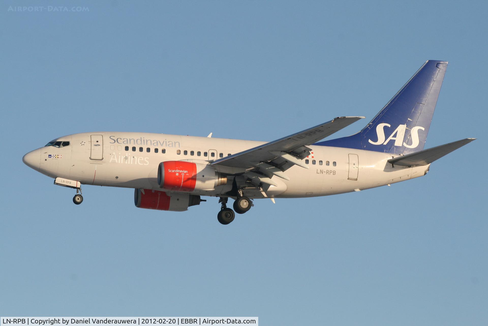 LN-RPB, 1998 Boeing 737-683 C/N 28294, Arrival of flight SK589 to RWY 25L