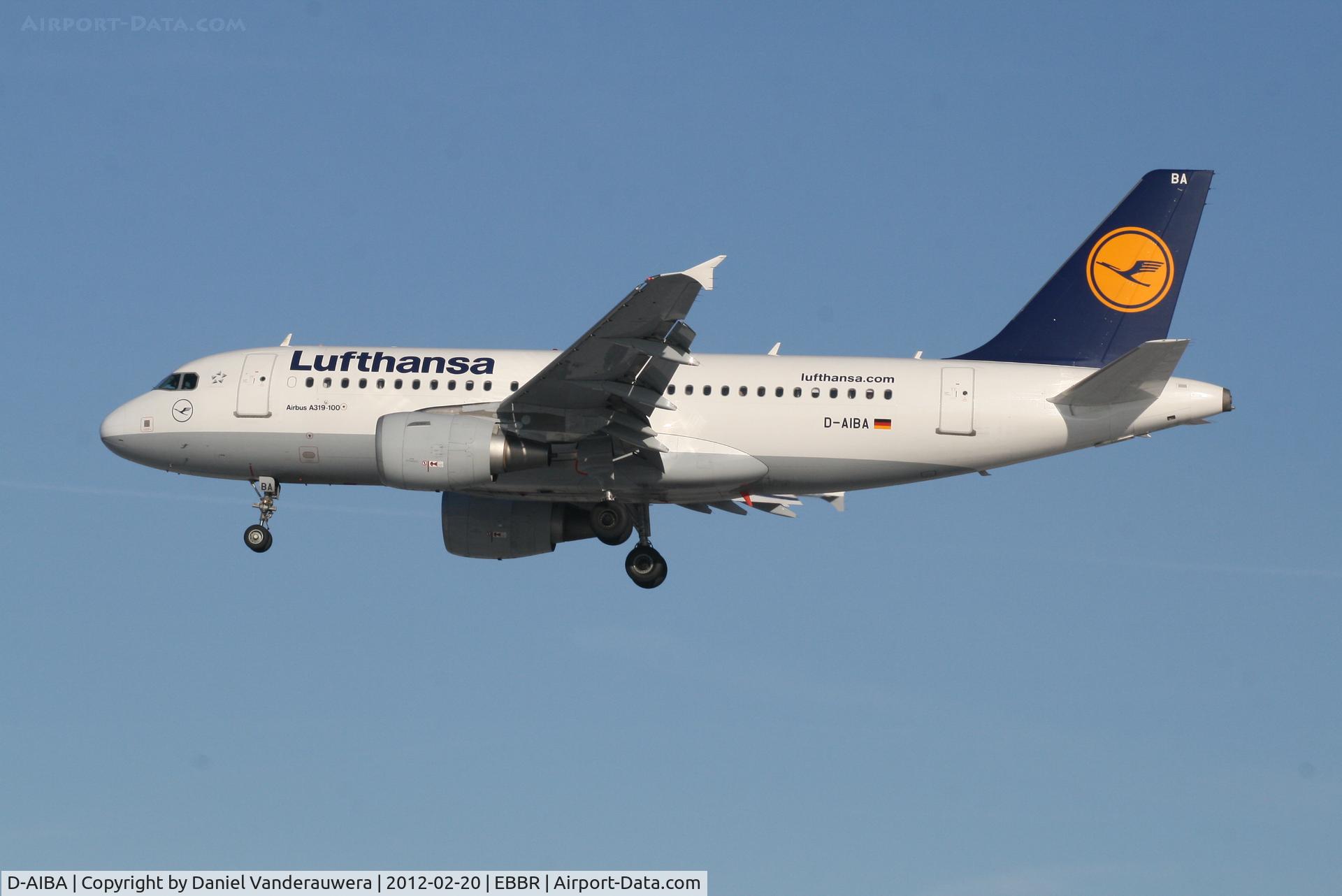 D-AIBA, 2009 Airbus A319-114 C/N 4141, Flight LH1008 is descending to RWY 25L