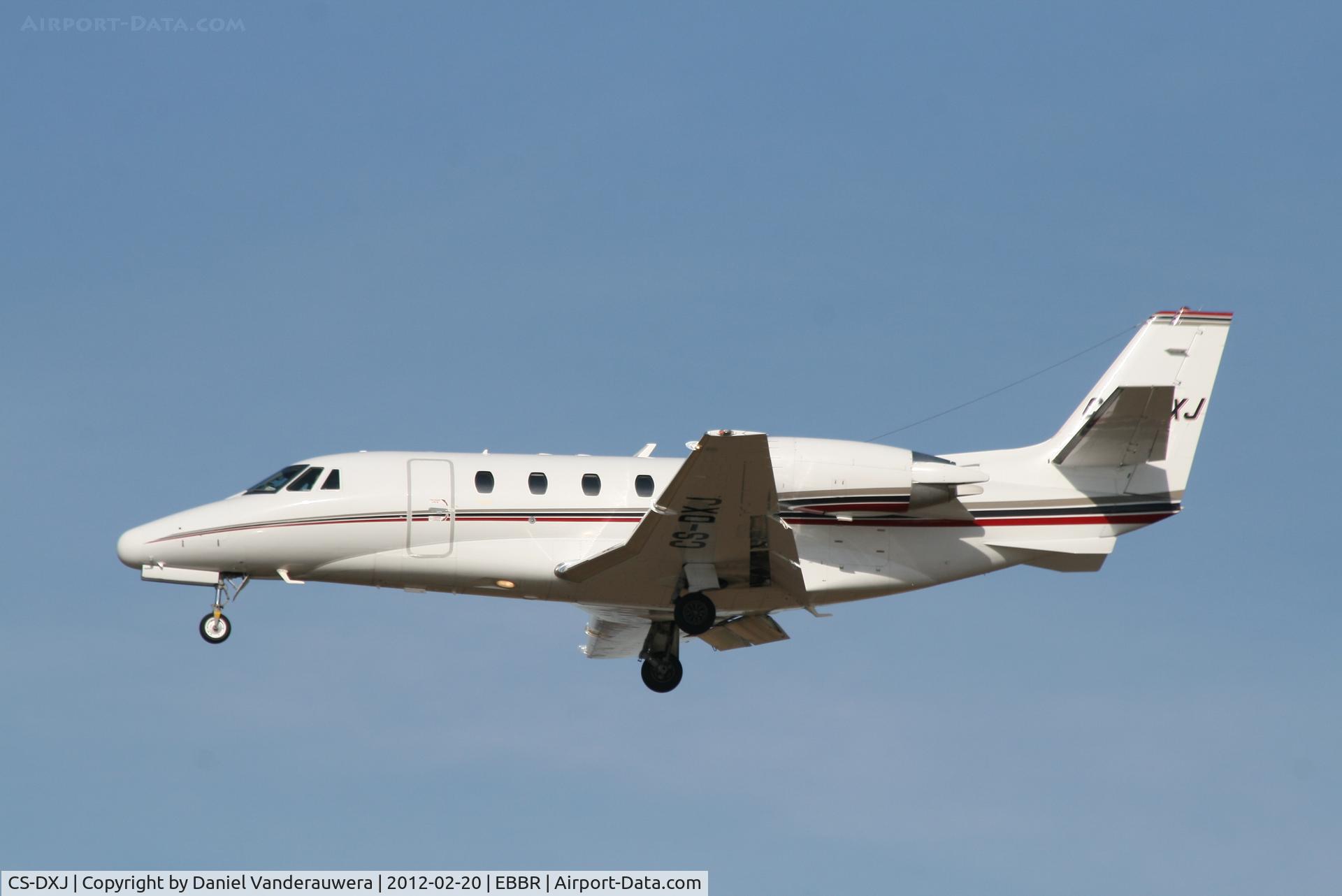 CS-DXJ, 2006 Cessna 560XL Citation Excel C/N 560-5627, Descending to RWY 25L