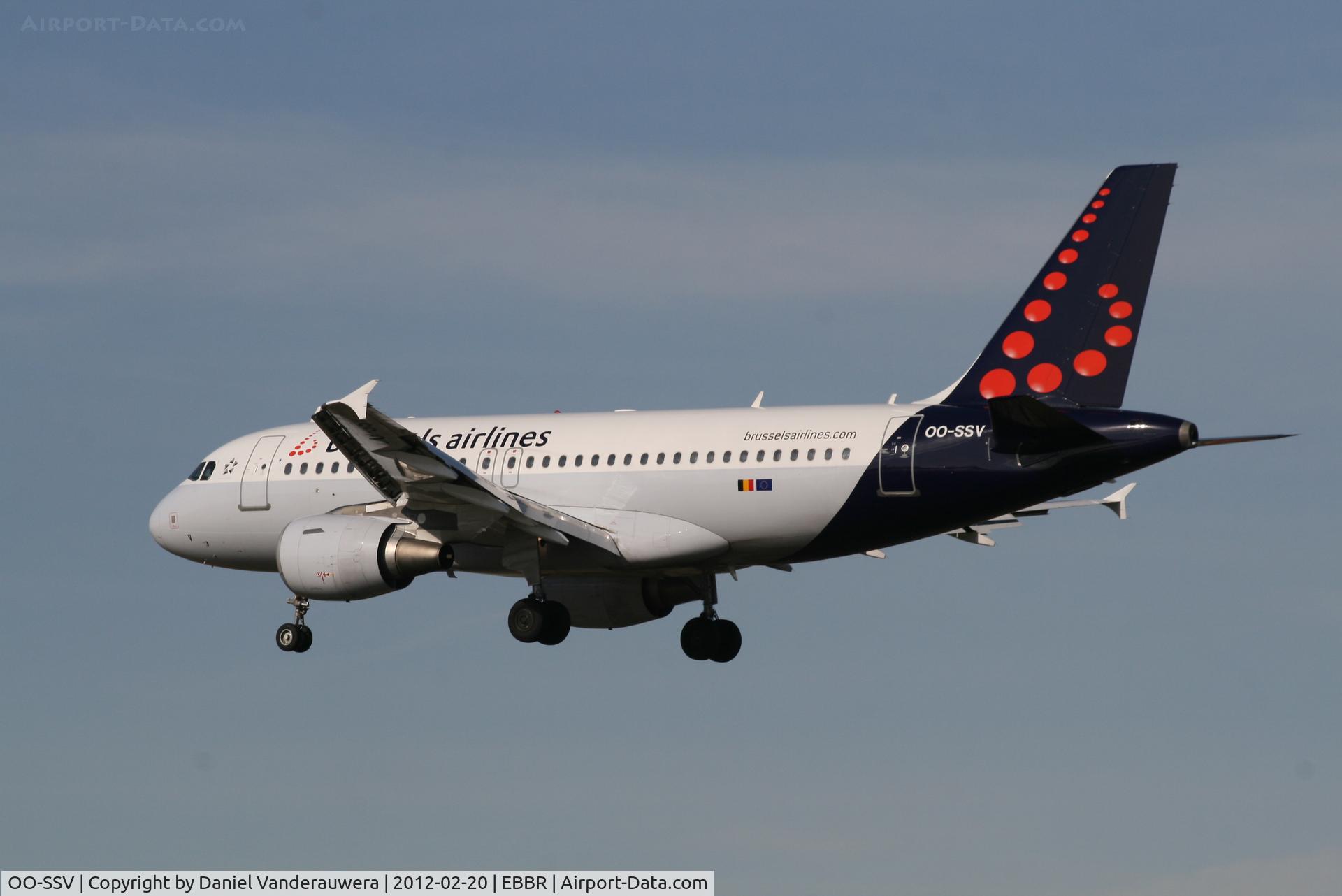 OO-SSV, 2004 Airbus A319-111 C/N 2196, Flight SN2094 is descending to RWY 25L