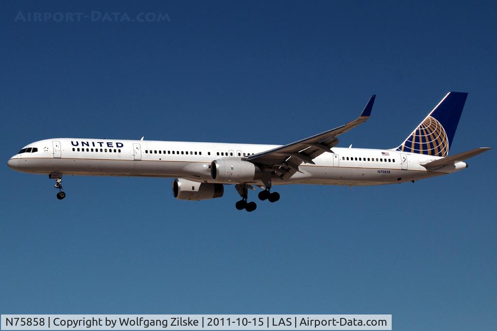 N75858, 2004 Boeing 757-324 C/N 32817, visitor
