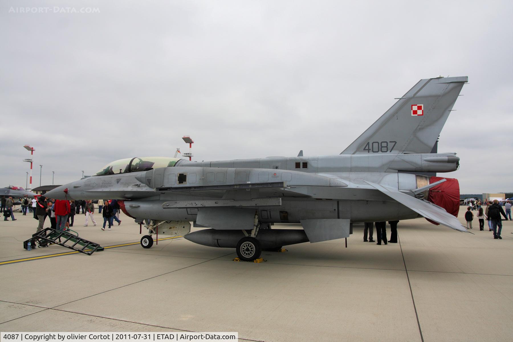 4087, 2003 Lockheed Martin F-16D Fighting Falcon C/N JD-12, Static display