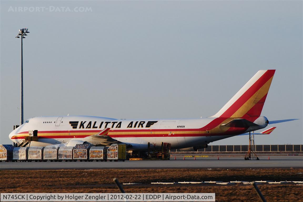 N745CK, 1998 Boeing 747-446BCF C/N 26361, Several parcels still waiting to go on board......