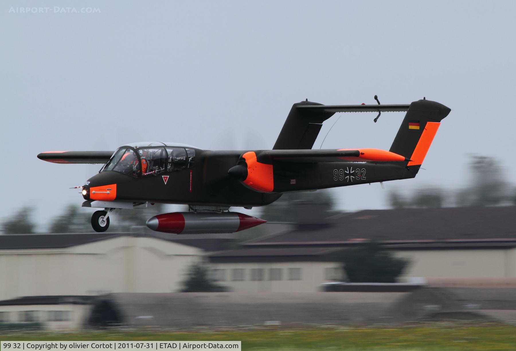 99 32, 1971 North American OV-10B Bronco C/N 338-17, taking off during the airshow