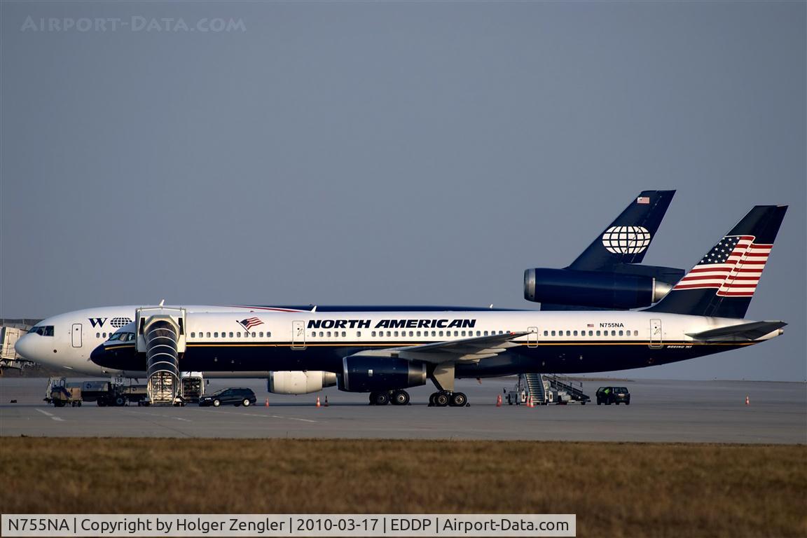 N755NA, 2000 Boeing 757-28A C/N 30043, North American´s fox face appears tender and fragile....