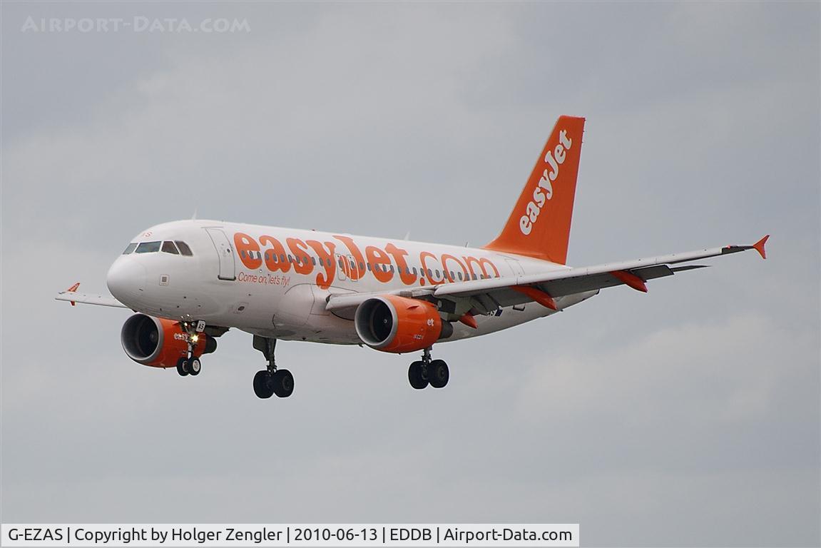 G-EZAS, 2006 Airbus A319-111 C/N 2779, Final approach on runway 25R....