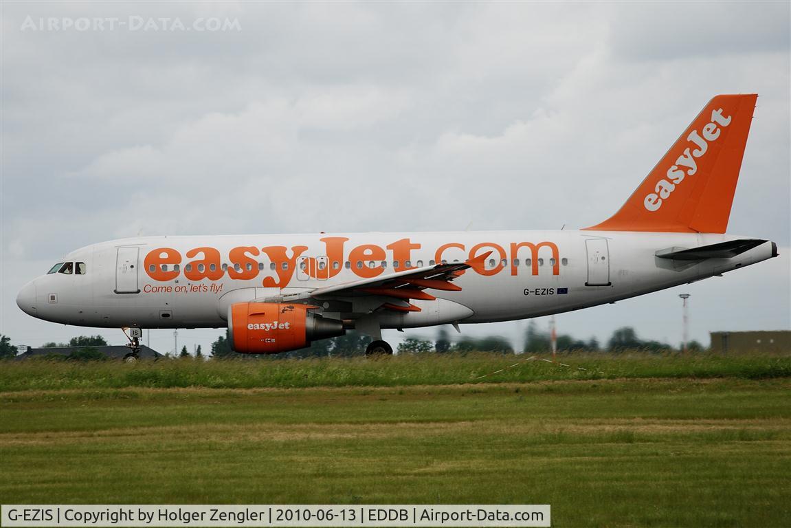 G-EZIS, 2005 Airbus A319-111 C/N 2528, Fullthrottle for a new turn to Luton.....
