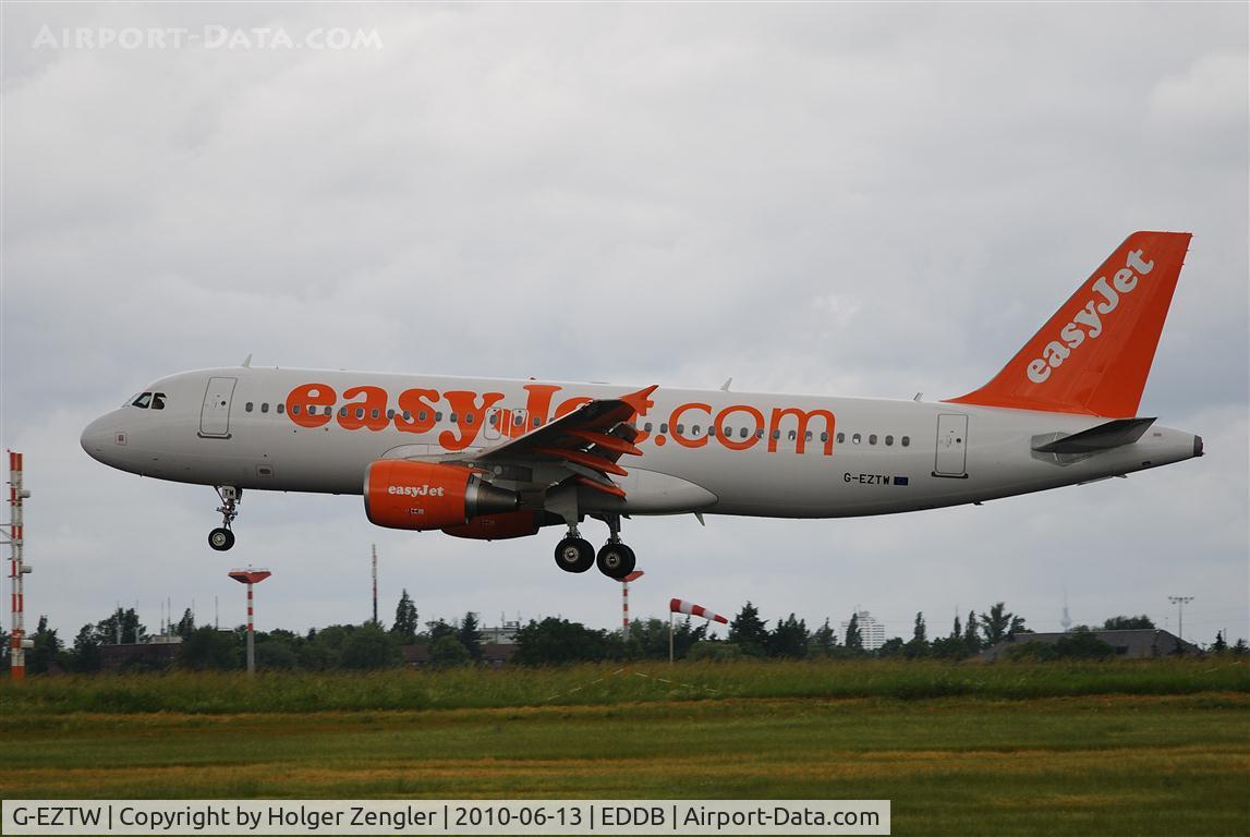 G-EZTW, 2010 Airbus A320-214 C/N 4250, On final after a return from Italy.....