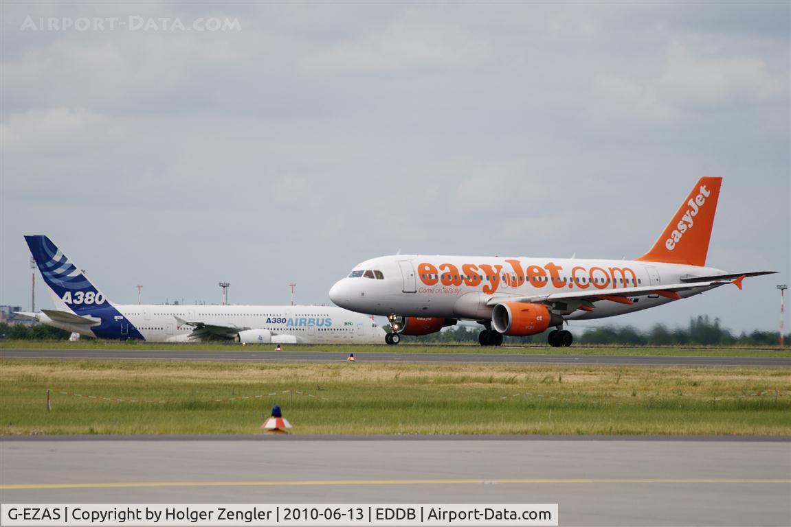 G-EZAS, 2006 Airbus A319-111 C/N 2779, Chance encounter......