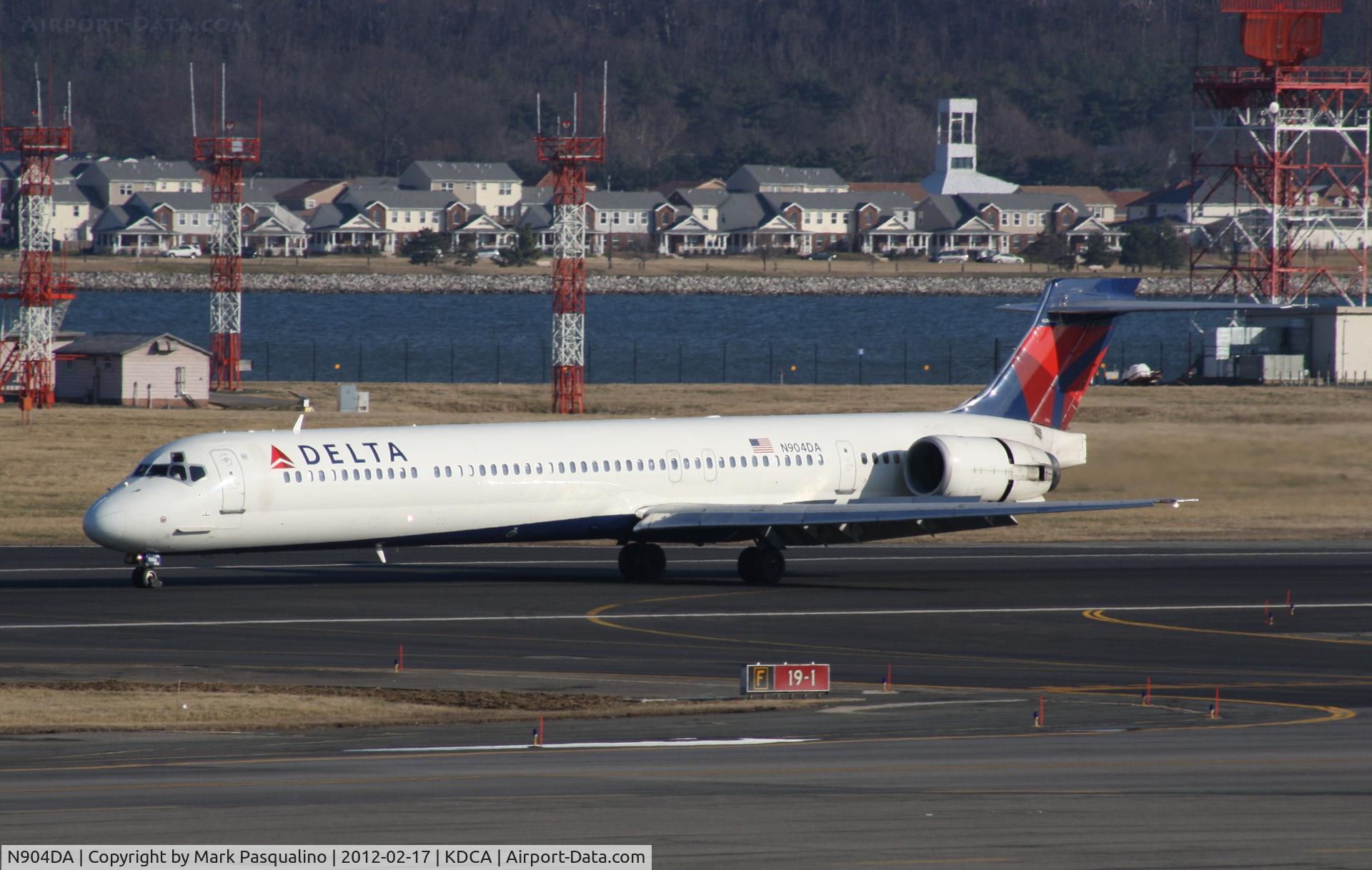 N904DA, 1995 McDonnell Douglas MD-90-30 C/N 53384, MD-90-30