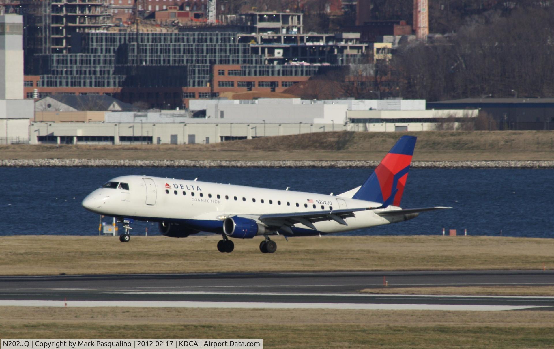 N202JQ, 2008 Embraer 175LR (ERJ-170-200LR) C/N 17000240, ERJ 170-200 LR
