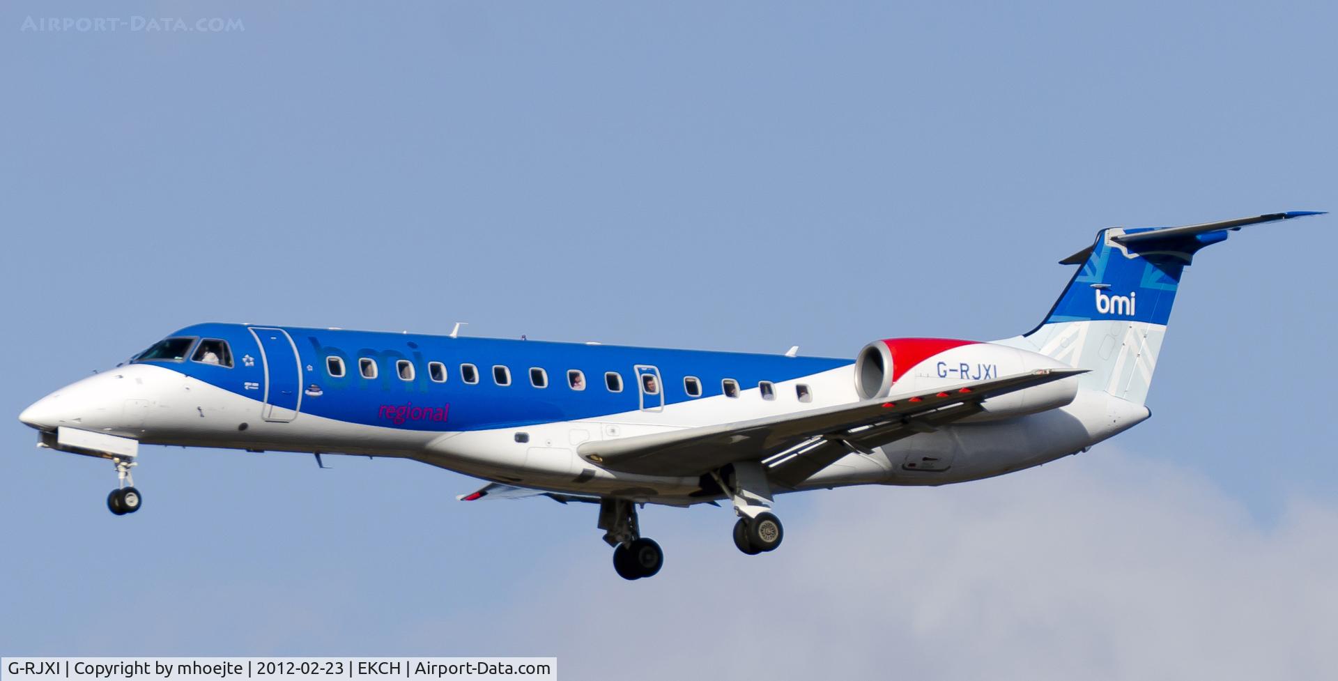 G-RJXI, 2001 Embraer EMB-145EP (ERJ-145EP) C/N 145454, Approach CPH Airport
