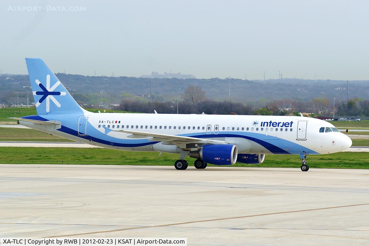 XA-TLC, 2007 Airbus A320-214 C/N 3312, Taxiing to parking