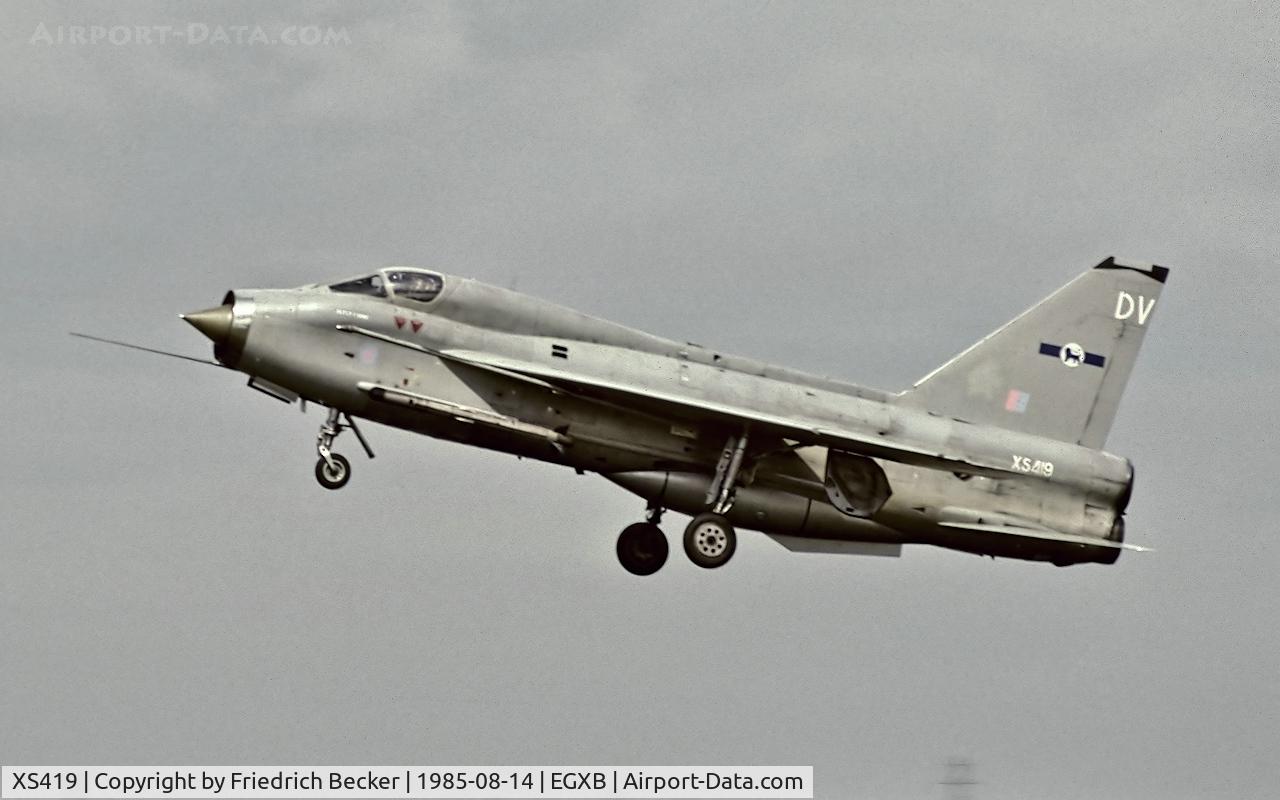 XS419, 1964 English Electric Lightning T.5 C/N 95004, low approach