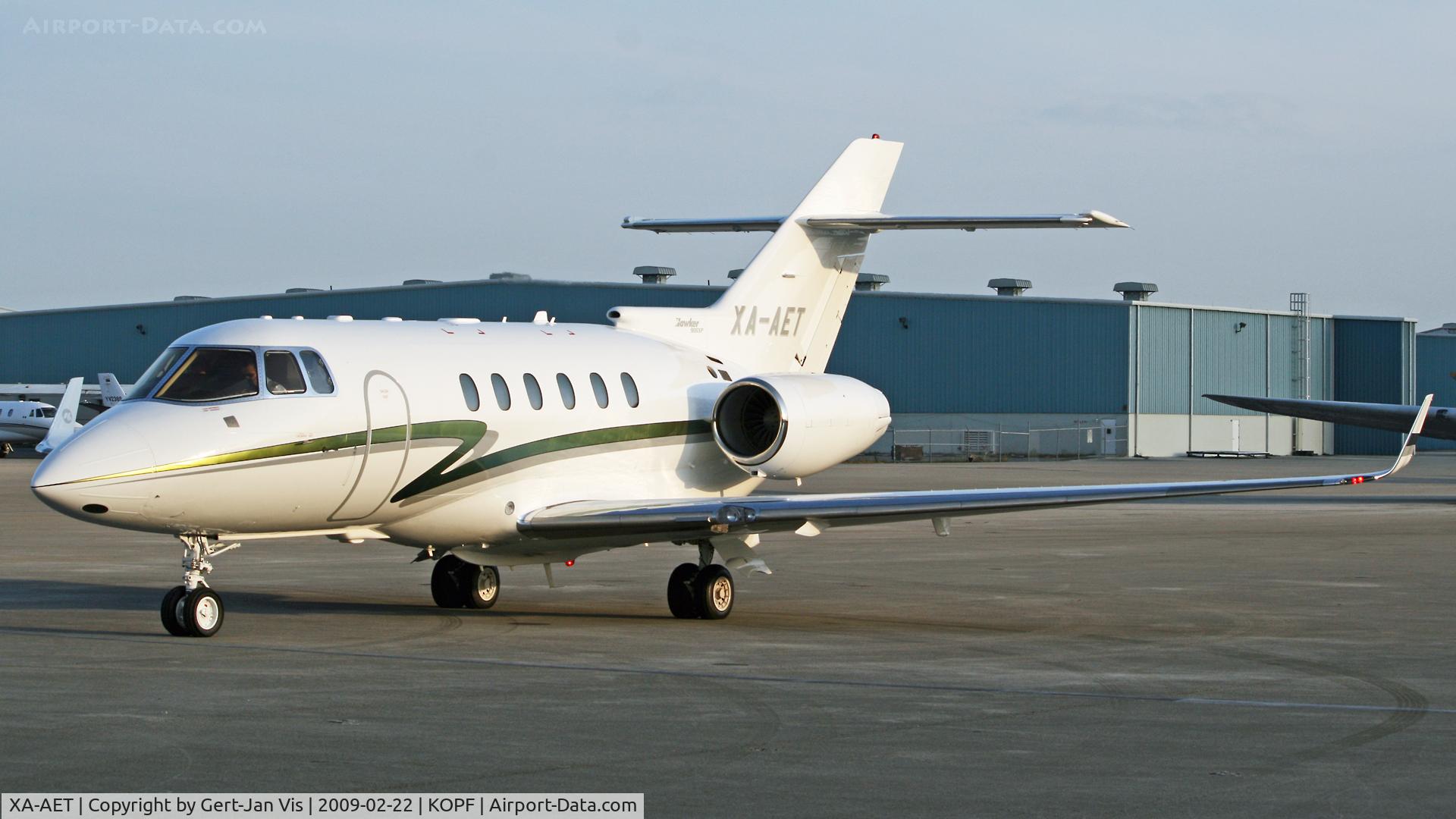 XA-AET, 2008 Hawker Beechcraft 900XP C/N HA-0045, About to depart