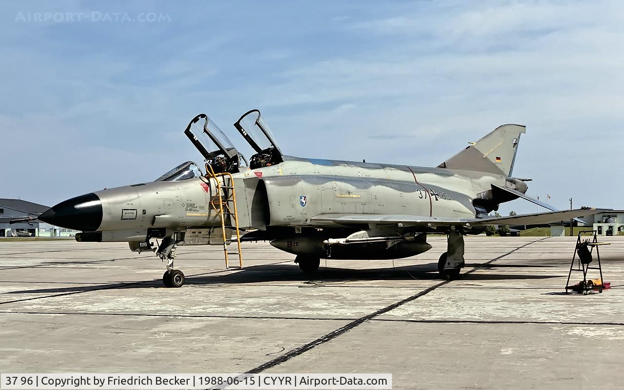 37 96, 1972 McDonnell Douglas F-4F Phantom II C/N 4593, flightline at CFB Goose Bay