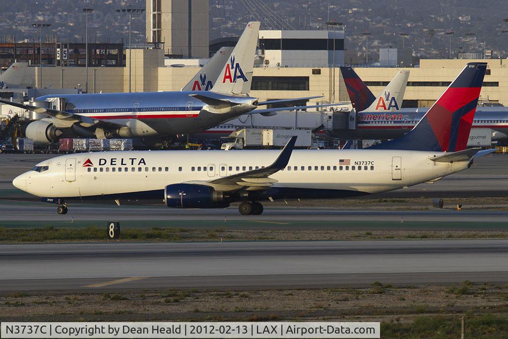 N3737C, 2000 Boeing 737-832 C/N 30799, Delta Airlines N3737C (FLT DAL19) off of RWY 25L after arrival from Detroit Metro Wayne County (KDTW).