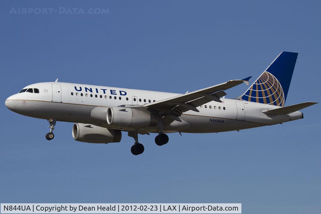 N844UA, 2001 Airbus A319-131 C/N 1581, United Airlines N844UA (FLT UAL409) from Chicago O'Hare Int'l (KORD) on short final to RWY 25L.