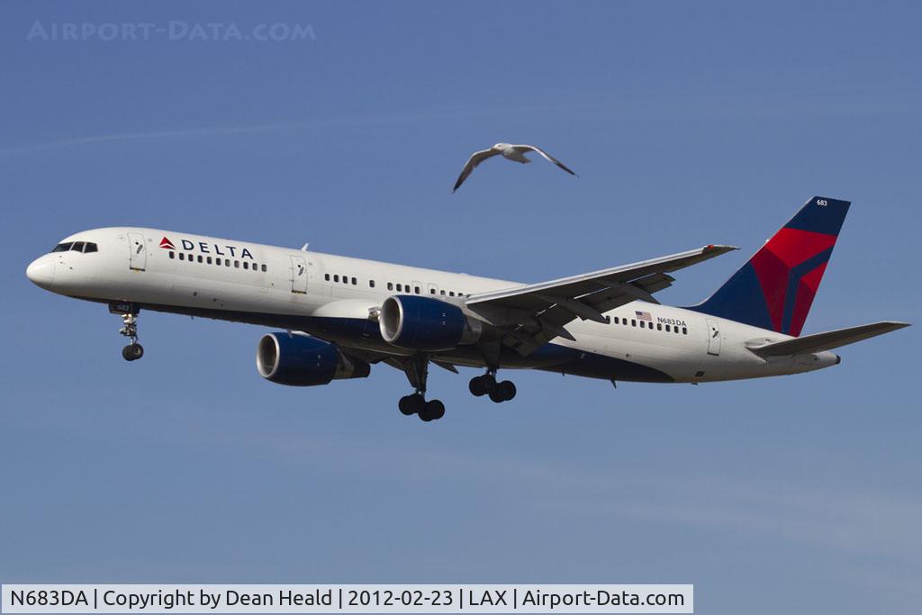 N683DA, 1993 Boeing 757-232 C/N 27103, Delta Air Lines N683DA (FLT DAL1855) from Hartsfield-Jackson Atlanta Int'l (KATL) on short final to RWY 25L.