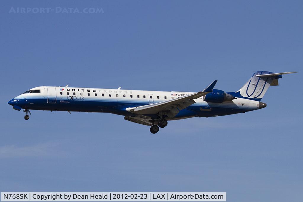 N768SK, 2005 Bombardier CRJ-701ER (CL-600-2C10) Regional Jet C/N 10234, United Express (SkyWest Airlines) N768SK (FLT SKW5454) from Dallas/Fort Worth Int'l (KDFW) on short final to RWY 25L.