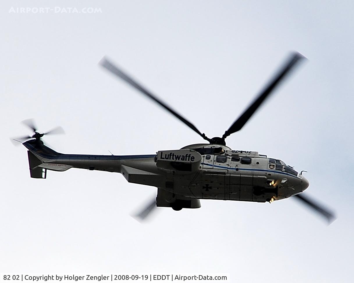 82 02, Eurocopter AS-532U2 Cougar C/N 2452, Take-off in TXL...