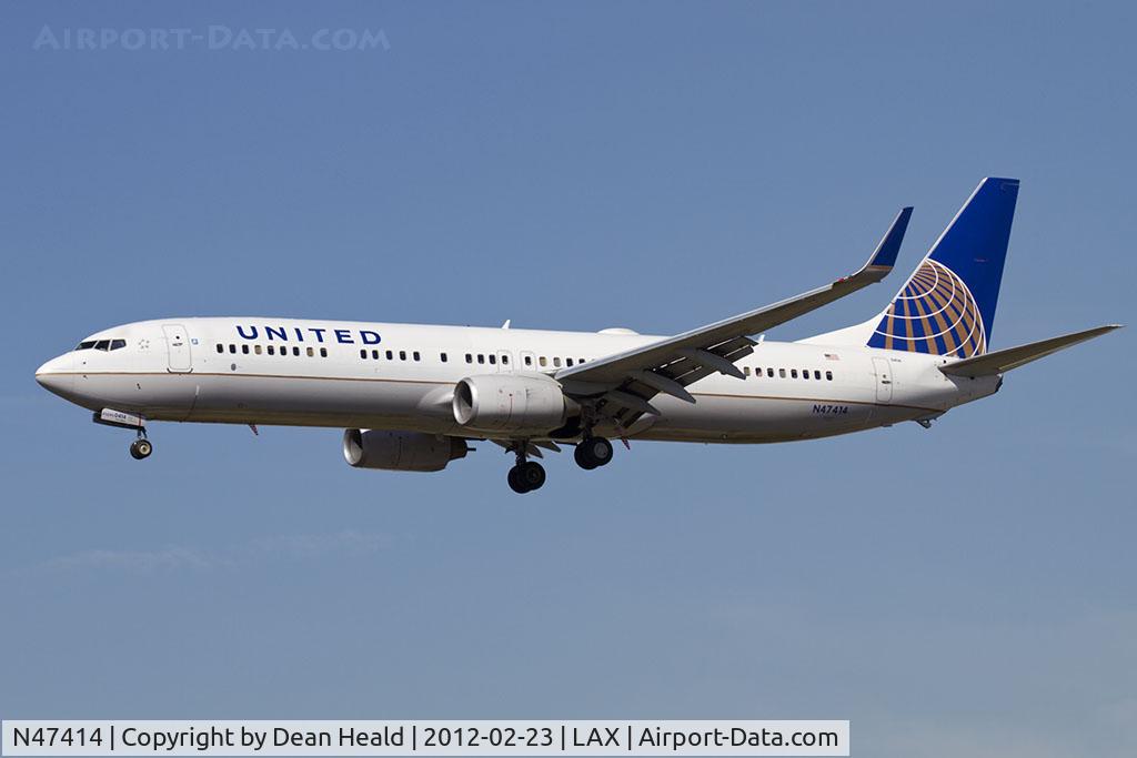 N47414, 2008 Boeing 737-924/ER C/N 32827, United Airlines N47414 (FLT UAL1148) from Newark Liberty Int'l (KEWR) on short final to RWY 25L.