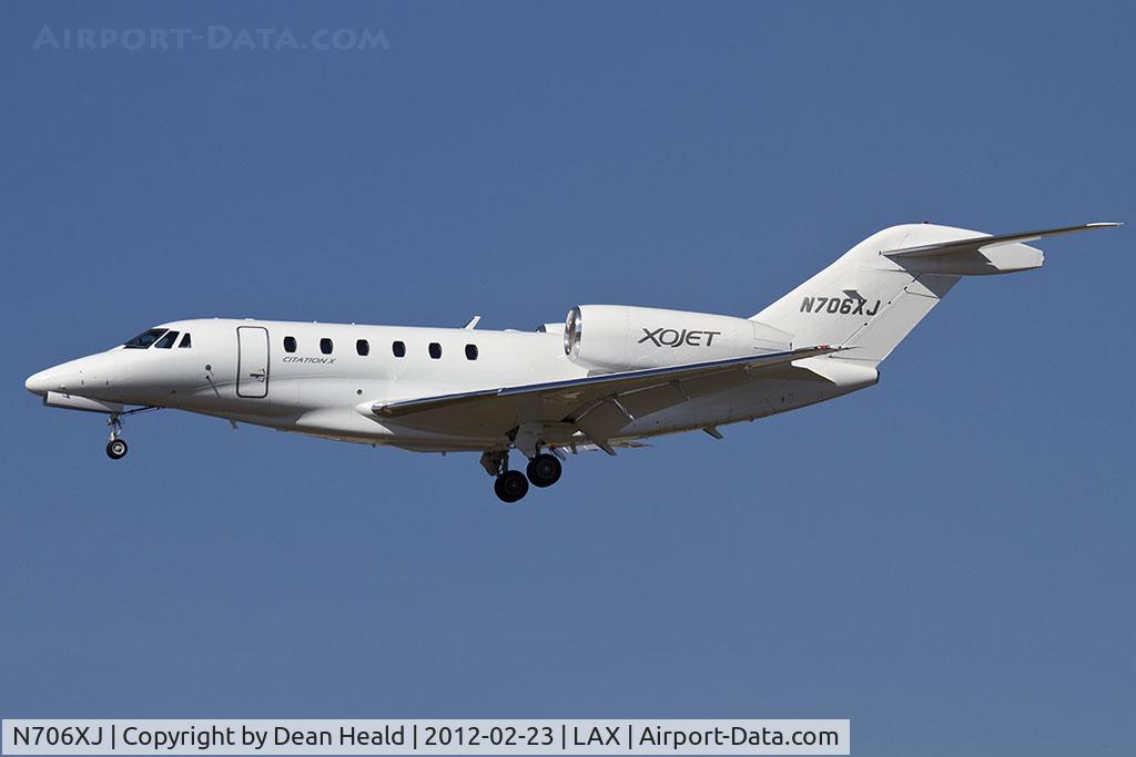 N706XJ, 1996 Cessna 750 Citation X Citation X C/N 750-0006, XOJET 1996 Cessna 750 Citation X N706XJ from Palm Springs Int'l (KPSP) on short final to RWY 25L.