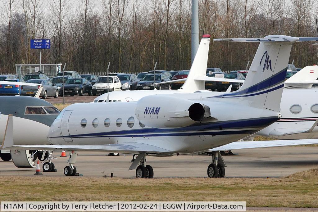 N1AM, 1988 Gulfstream Aerospace G-IV C/N 1050, 1988 Gulfstream Aerospace G-IV, c/n: 1050 parked at Harrods at Luton