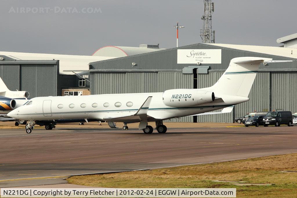 N221DG, 2003 Gulfstream Aerospace GV-SP (G550) C/N 5020, 2003 Gulfstream Aerospace GV-SP (G550), c/n: 5020 taxying in at Luton