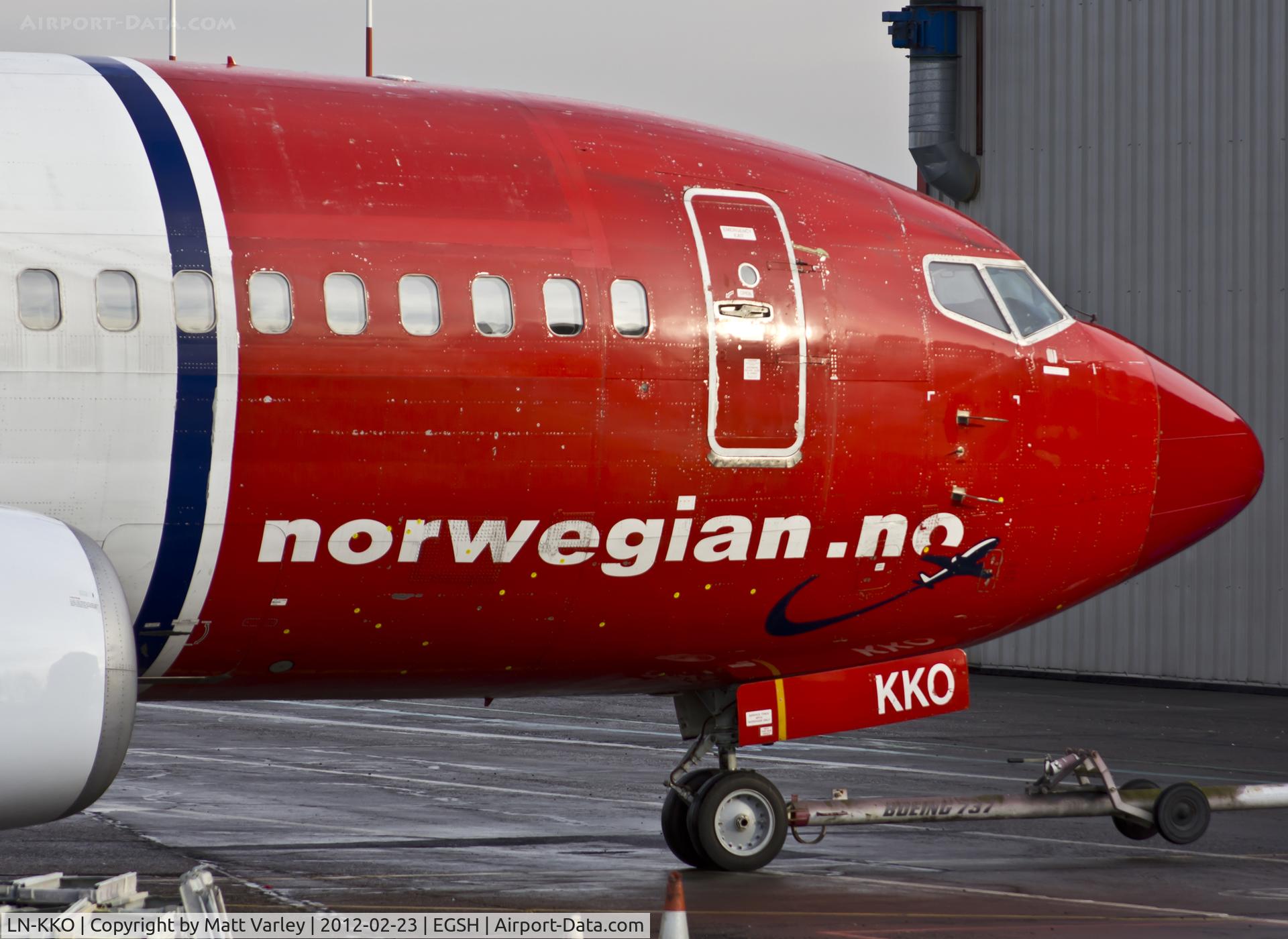 LN-KKO, 1991 Boeing 737-3Y0 C/N 24909, About to be towed into the Air Livery hangar.
