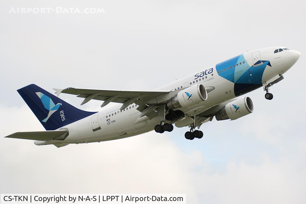 CS-TKN, 1991 Airbus A310-325 C/N 624, Departing