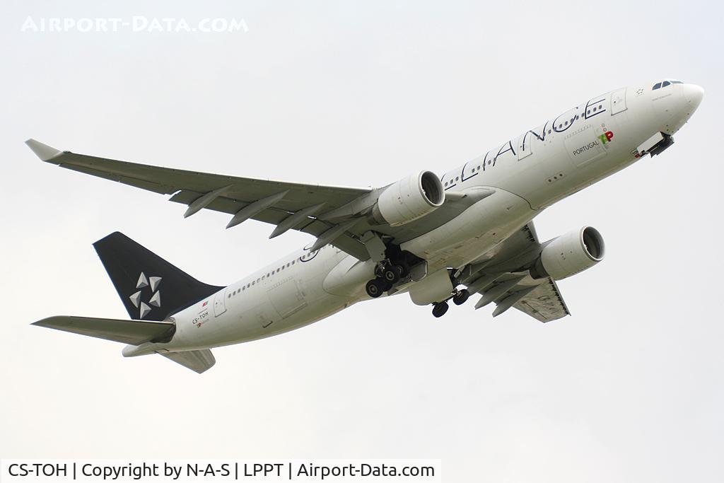 CS-TOH, 2000 Airbus A330-223 C/N 181, Departing