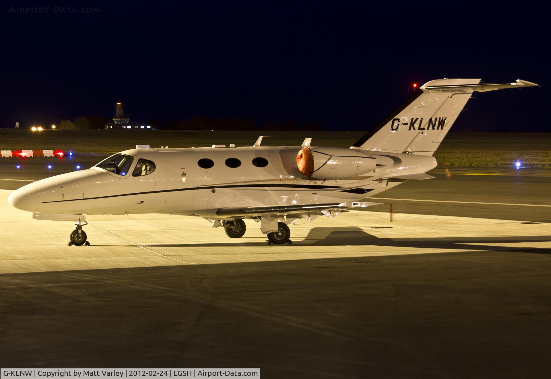 G-KLNW, 2008 Cessna 510 Citation Mustang Citation Mustang C/N 510-0157, Sat under the floodlights at SaxonAir.