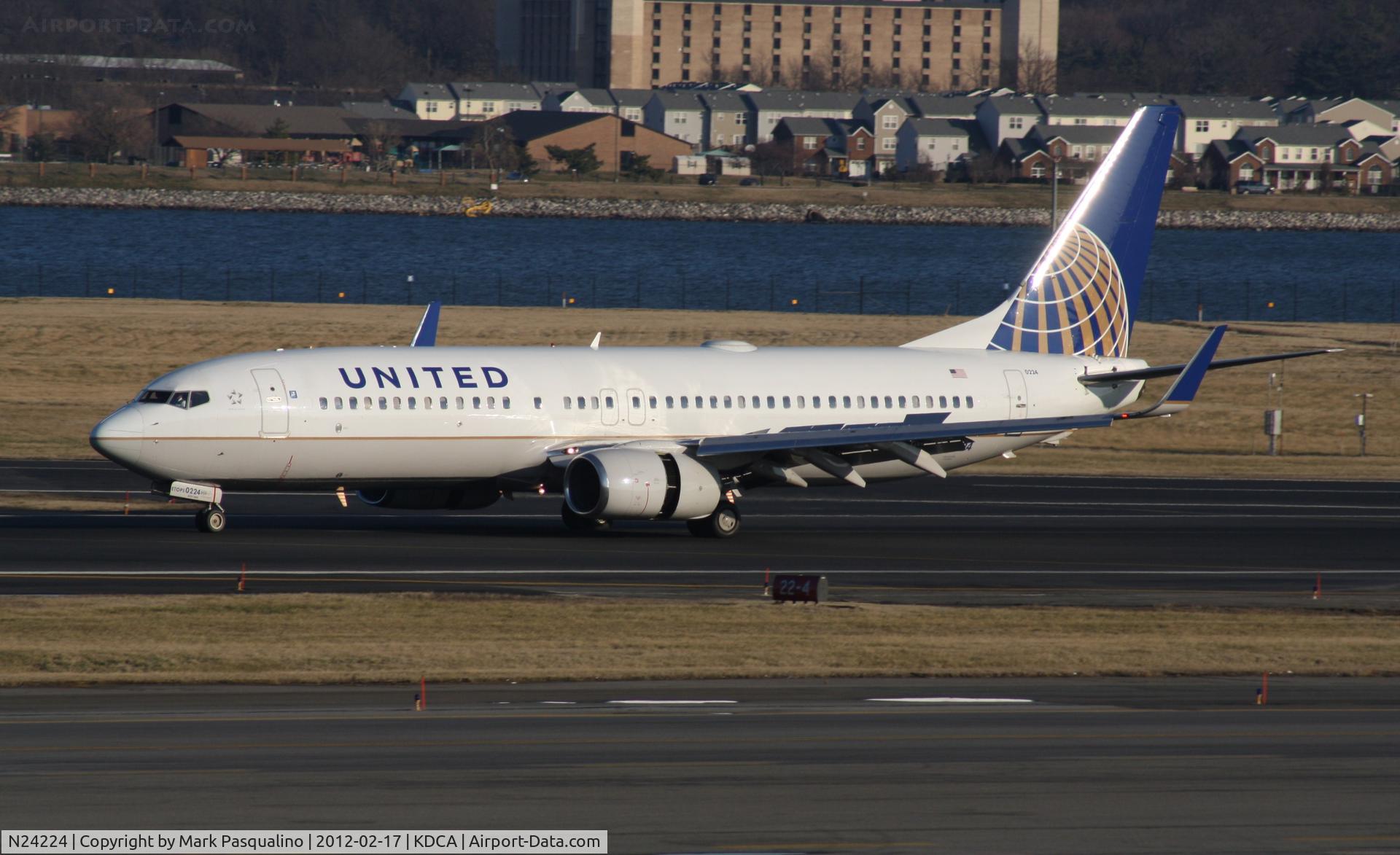 N24224, 1998 Boeing 737-824 C/N 28933, Boeing 737-800