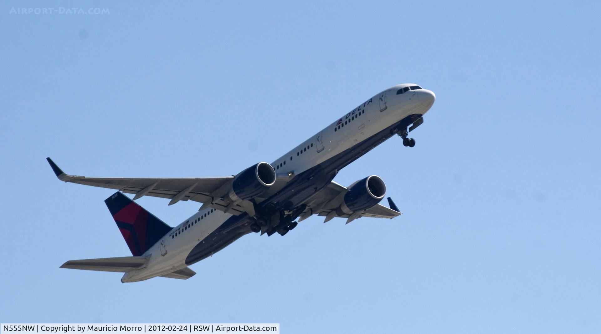 N555NW, 2002 Boeing 757-251 C/N 33391, 757 taking off at RSW