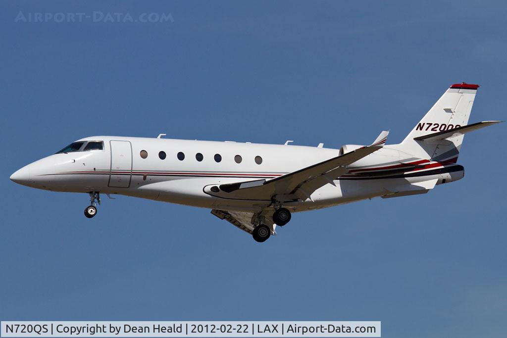 N720QS, 2003 Israel Aircraft Industries Gulfstream 200 C/N 085, NetJets Aviation 2003 Gulfstream G200 N720QS (FLT EJA720) from San Diego Brown Field Municipal Airport (KSDM) on short final to RWY 25L.