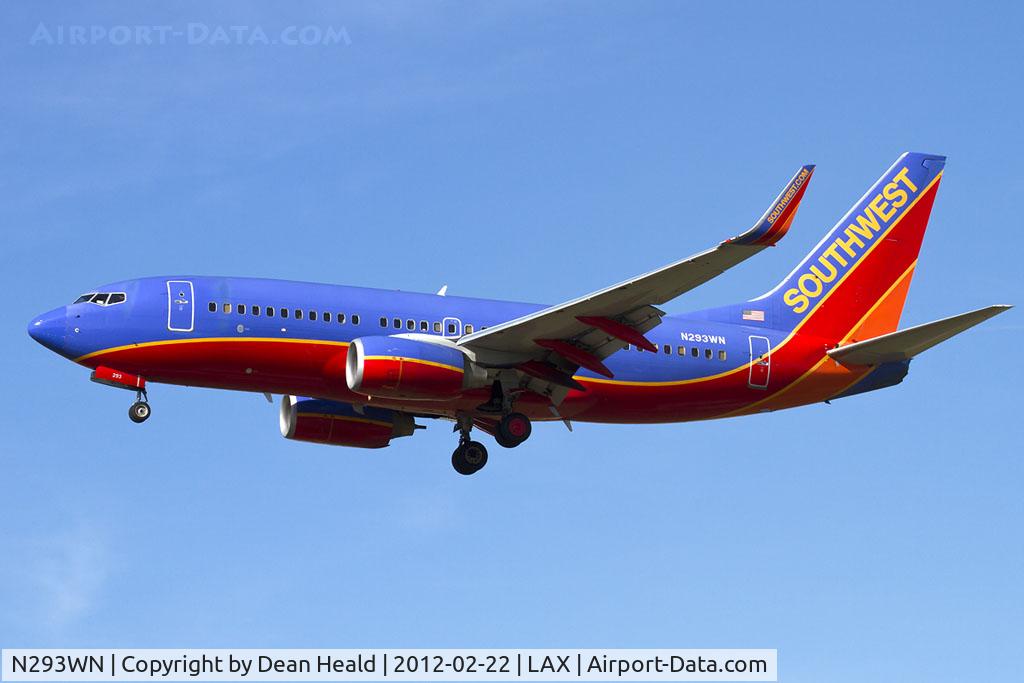 N293WN, 2007 Boeing 737-7H4 C/N 36612, Southwest Airlines N293WN (FLT SWA1915) from Tucson Int'l (KTUS) on short final to RWY 25L.