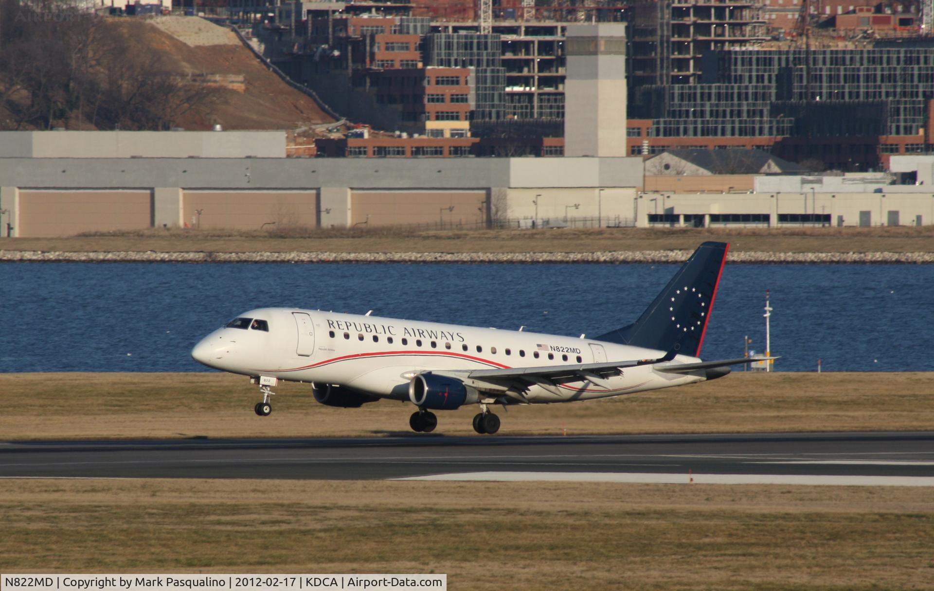 N822MD, 2004 Embraer 170SU (ERJ-170-100SU) C/N 17000043, ERJ 170-100SU