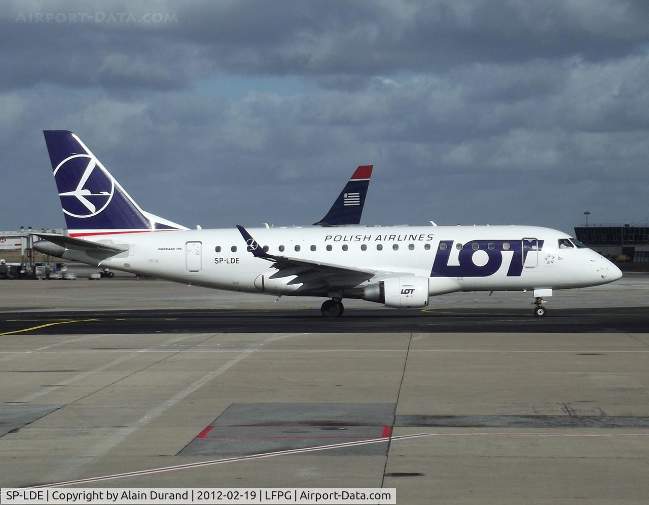 SP-LDE, 2004 Embraer 170ST (ERJ-170-100ST) C/N 17000029, The aircraft has been displaying the new livery since November 2011.
