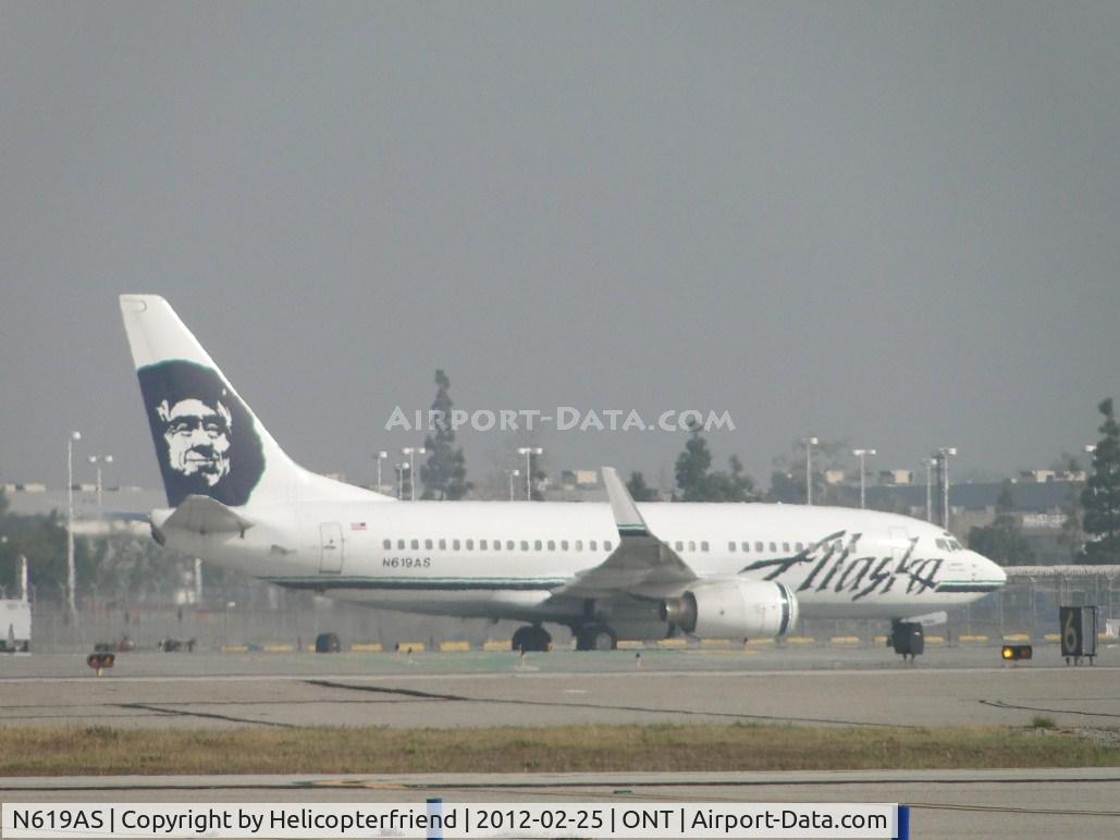 N619AS, 2000 Boeing 737-790 C/N 30164, Just landed on 26R and is taxing back to terminal