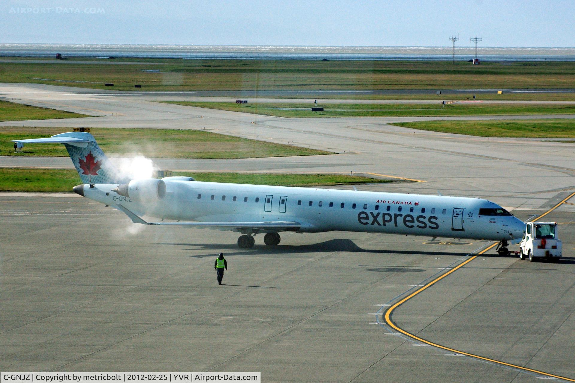 C-GNJZ, 2005 Canadair CRJ-705ER (CL-600-2D15) Regional Jet C/N 15052, Engine start at push back