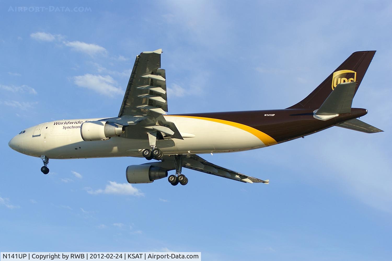 N141UP, 2002 Airbus A300F4-622R C/N 0824, On approach runway 3