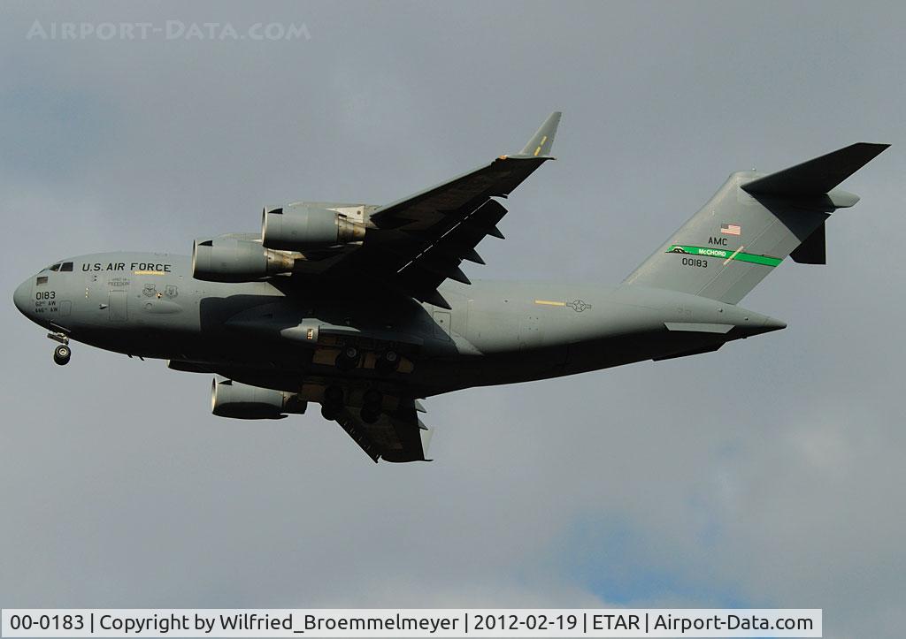 00-0183, 2000 Boeing C-17A Globemaster III C/N P-83, On Approach to Runway 26.