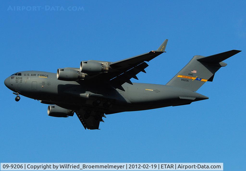 09-9206, 2010 Boeing C-17A Globemaster III C/N 50230/F229/P206, On Approach to Runway 26.