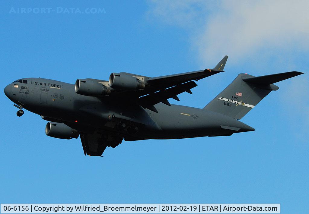 06-6156, 2006 Boeing C-17A Globemaster III C/N F-163/P-156, On Approach to Runway 26.